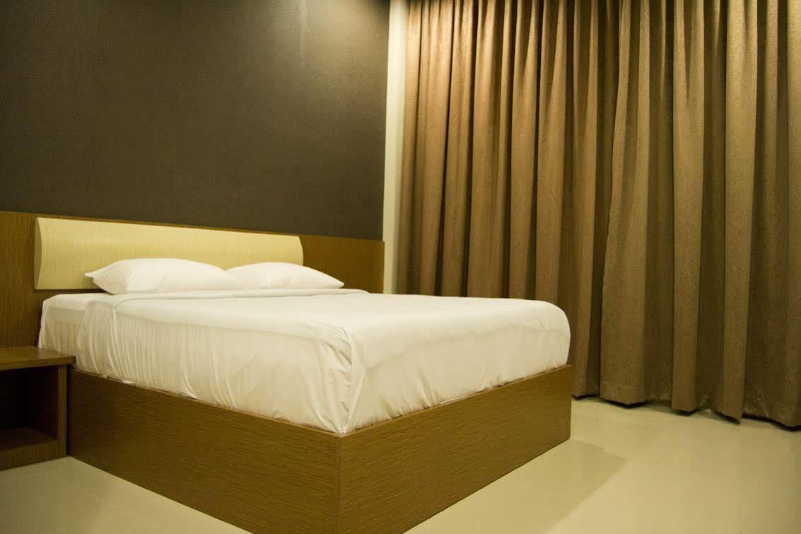 Grand Cordela Hotel As Putra Kuningan Exterior foto